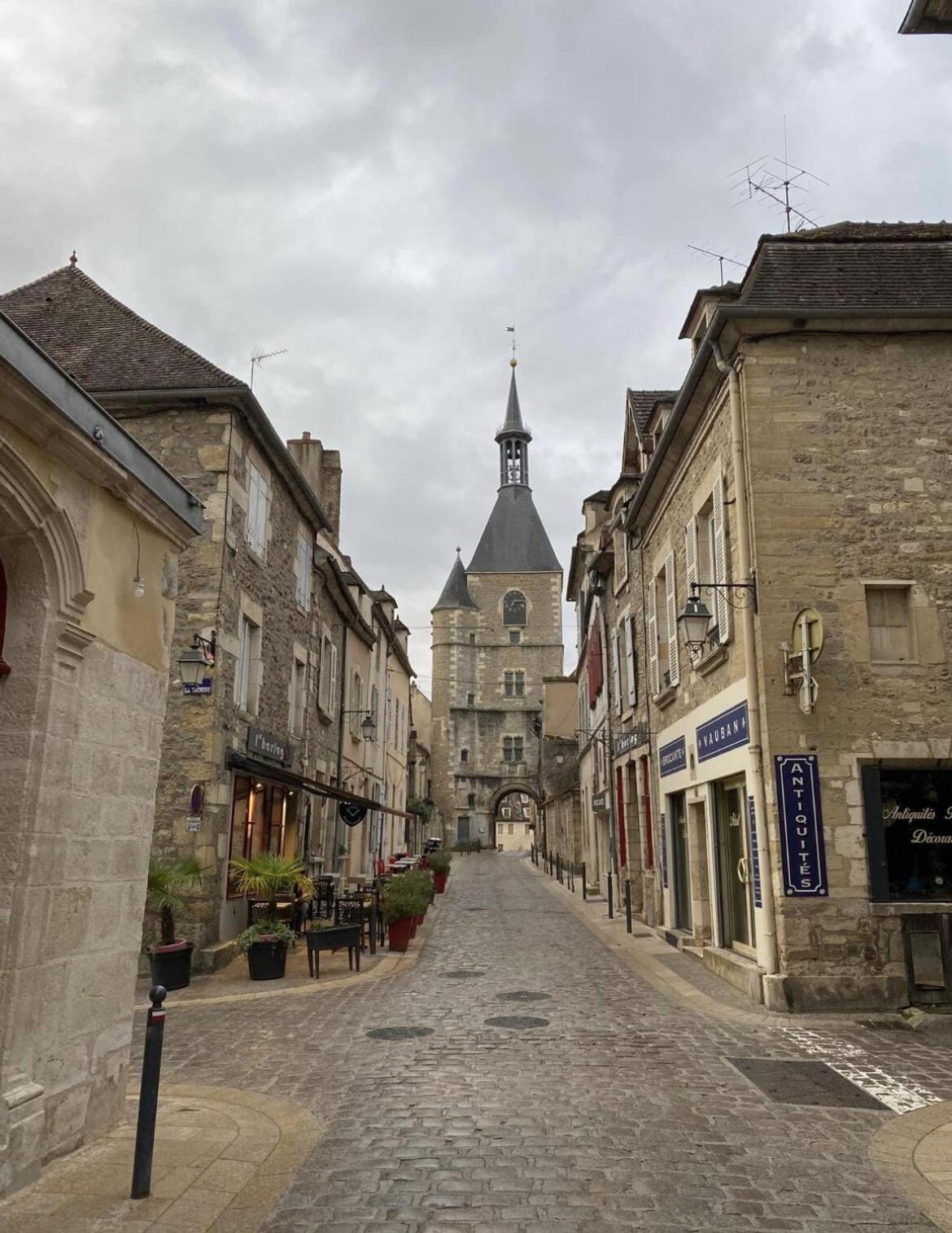 "La Petite Maison" Triplex Au Centre Ville - Les Terres Du Roy Avallon Exterior foto