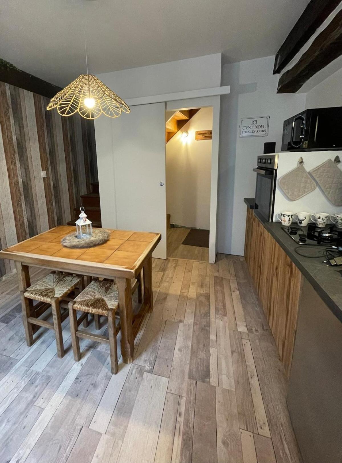 "La Petite Maison" Triplex Au Centre Ville - Les Terres Du Roy Avallon Exterior foto