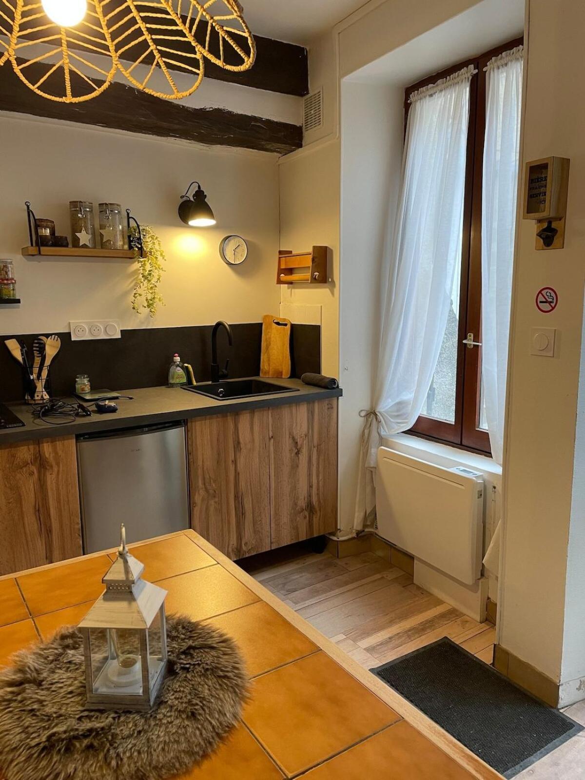"La Petite Maison" Triplex Au Centre Ville - Les Terres Du Roy Avallon Exterior foto