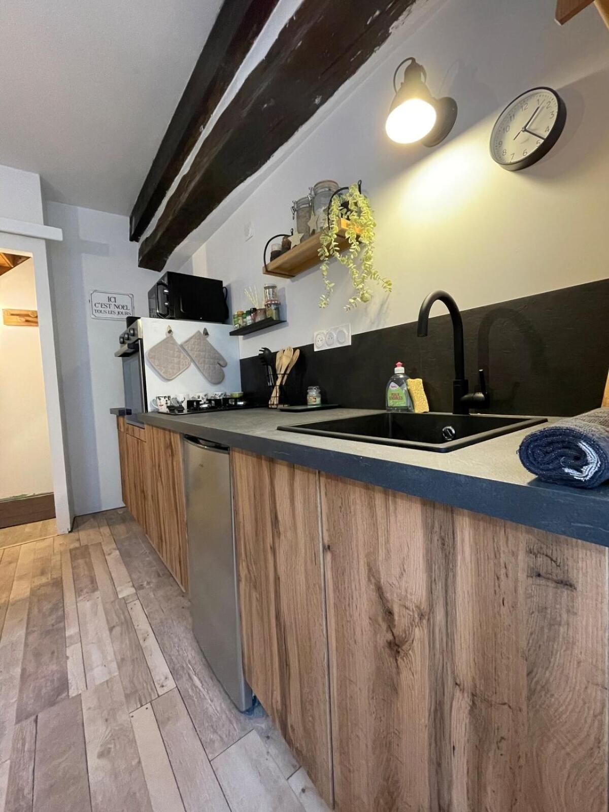"La Petite Maison" Triplex Au Centre Ville - Les Terres Du Roy Avallon Exterior foto